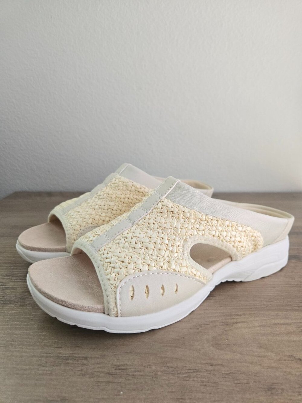 Easy Spirit Women's Traciee Lightweight Flat Easy-On Sandals Ivory Size 8.5M